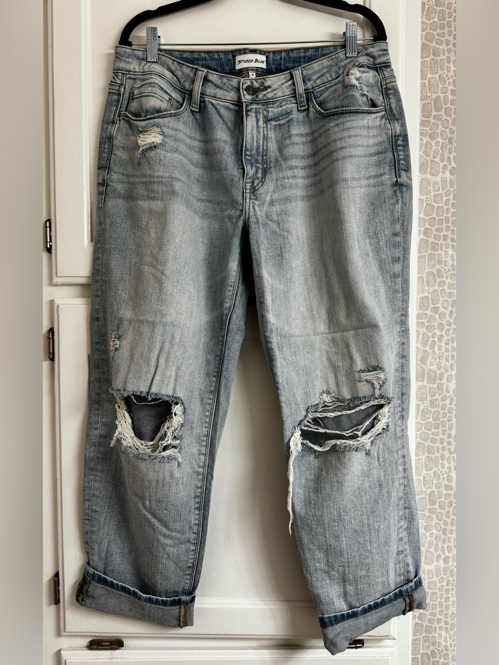 Studio Blue Distressed Light Blue Straight-Leg Jeans Women’s size 29